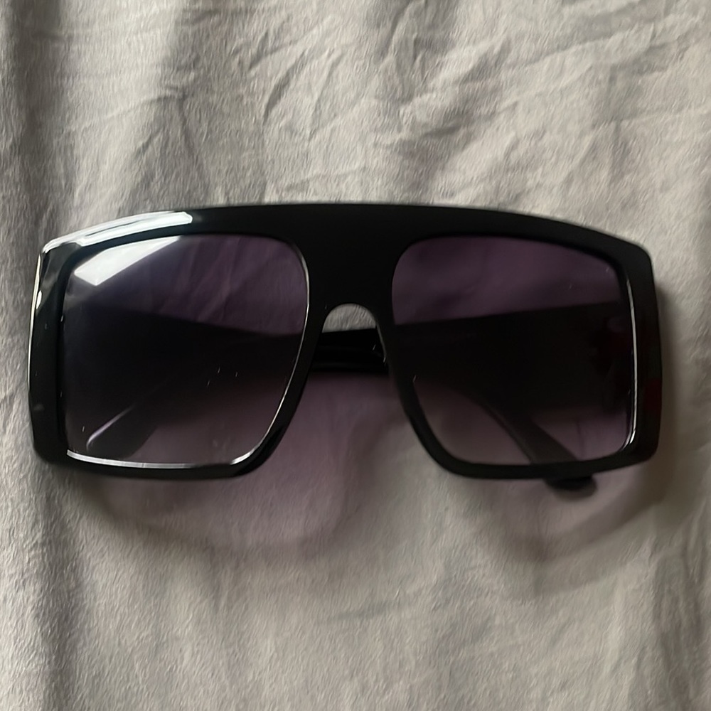 Woman’s BLACK Oversized Square FASHION FORWARD Flat Top Sunglasses For baddies - Picture 3 of 10